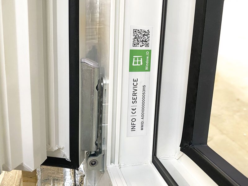 KS Window.ID QR-Code im Blendrahmenfalz eines Fensters